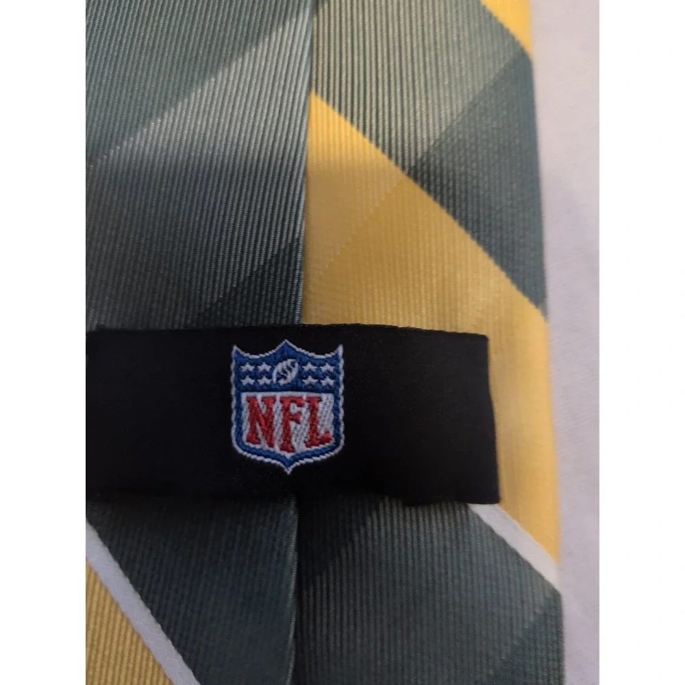 Green Bay Packers NFL Mens WP Grid Neck Tie Eagle Wings 57 x 3.5 Green Yellow